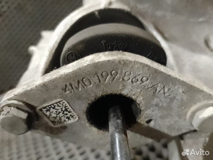 Кронштейн двигателя Audi A4 B9 DES 2.0 TDI 2017