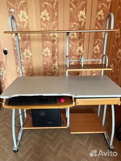 Компьютерный стол