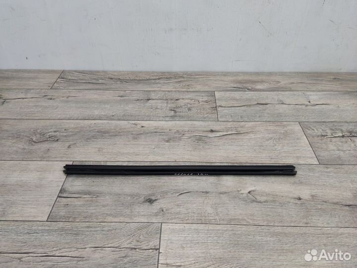 Уплотнитель стекла двери задний левый Focus 3