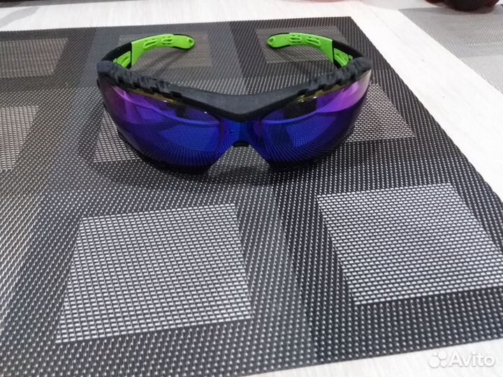 Горнолыжные очки uvex