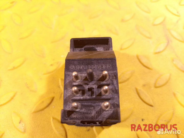 Кнопка люка Mercedes-Benz E-Class W124