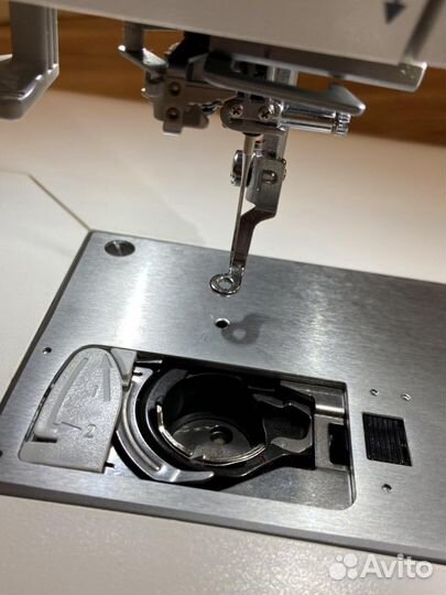 Швейная машина Janome