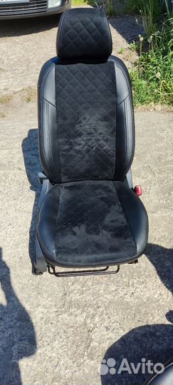 Передние сидения Volkswagen Polo V
