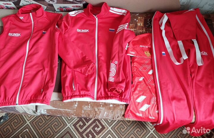 Костюм спортивный