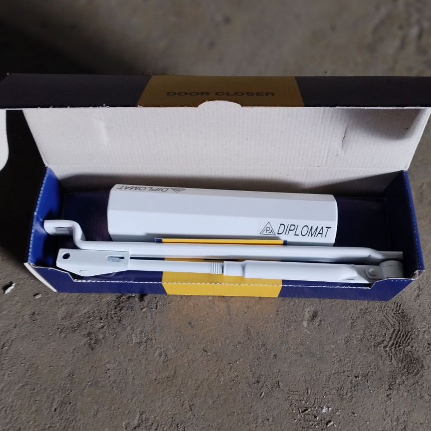 Доводчик Дверной Diplomat 604 Белый