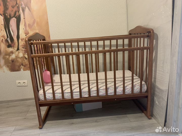 Детская кроватка
