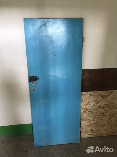 Продам дверь, открывается во внутрь