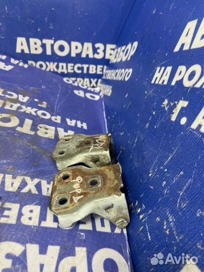 Петля фиксации задней двери. Ford Transit