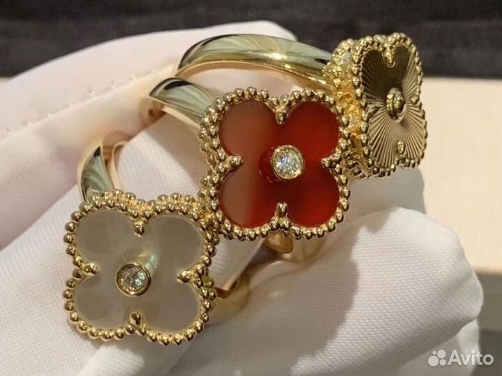 Золотое кольцо Van Cleef