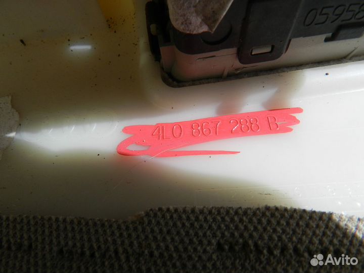 Обшивка стойки правая Audi Q7 4L 4L0867288B