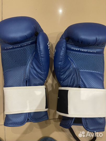 Перчатки для кикбоксинга
