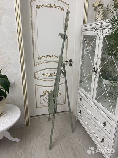 Мольберт интерьерный