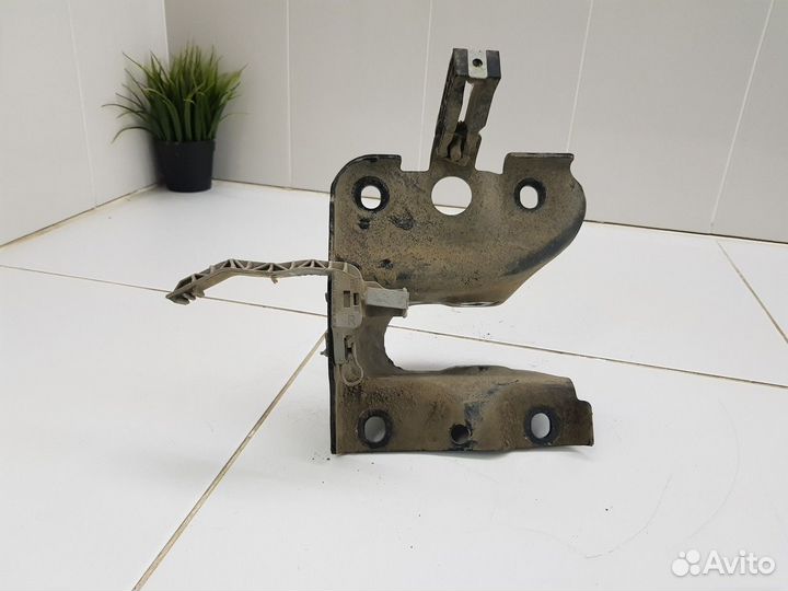 Кронштейн заднего правого рычага