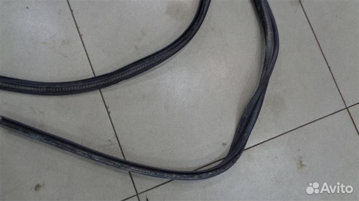 Уплотнитель двери багажника Ford Focus 2 2004-2008