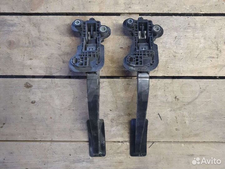 Педаль газа Mitsubishi Outlander Xl