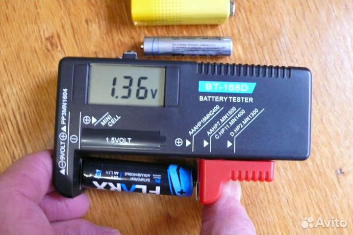 Прибор для провер.батареек,аккумул.BT-168D