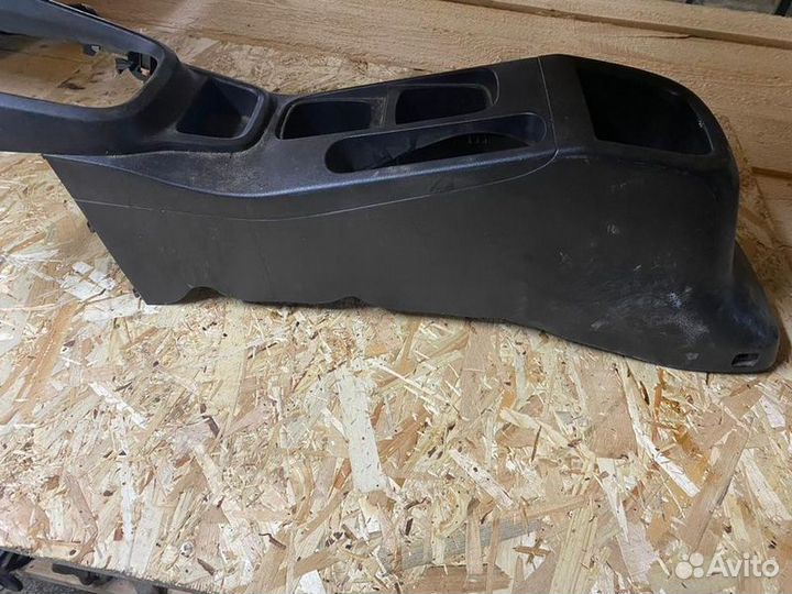 Консоль центральная Suzuki Vitara 2LY