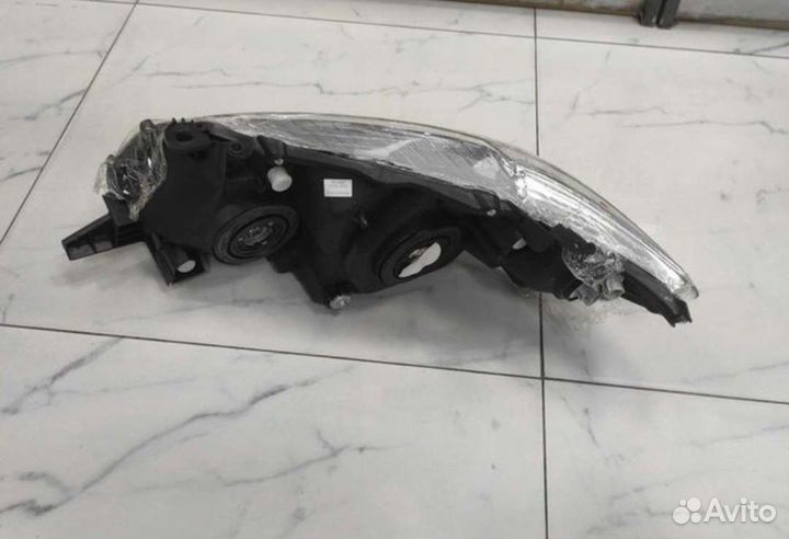 Передние фары Toyota Corolla E150 2009-2011