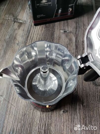 Гейзерная кофеварка Polaris