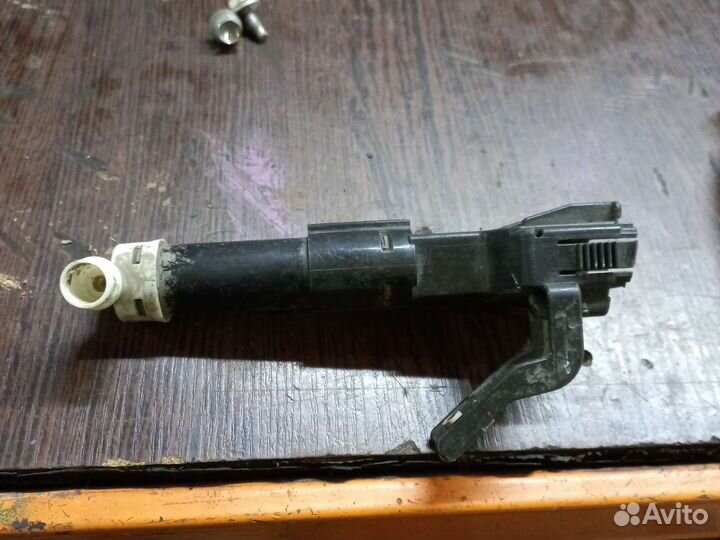 Toyota Prado 150 форсунка омывателя фар R 09-13