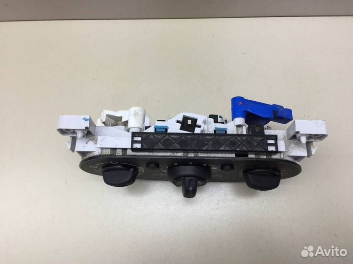 Блок управления отопителем Renault Sandero 2009-20