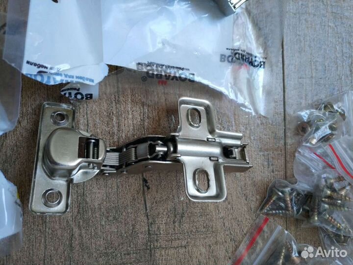 Мебельная петля с доводчиком