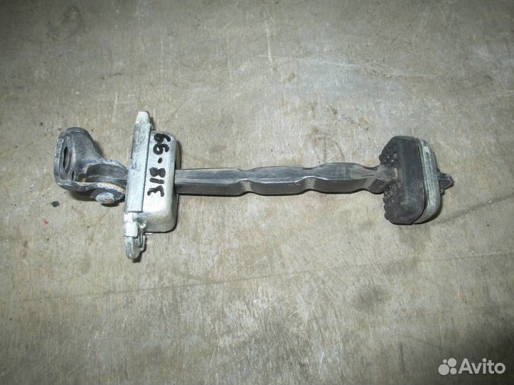 Ограничитель двери от Honda CR-V 2007-2012