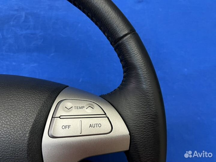 Оригинальный кожаный руль Toyota Highlander 40