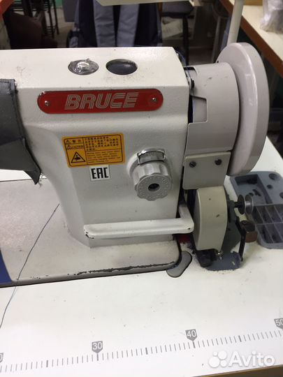 Швейная машинка с шагающей лапкой