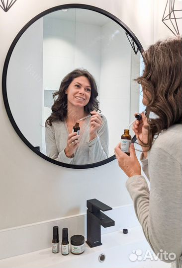 Круглое зеркало в черной раме Soleil