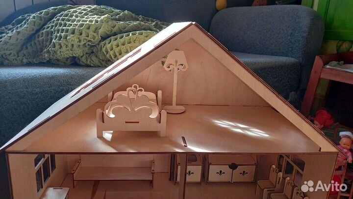 Кукольный домик с мебелью