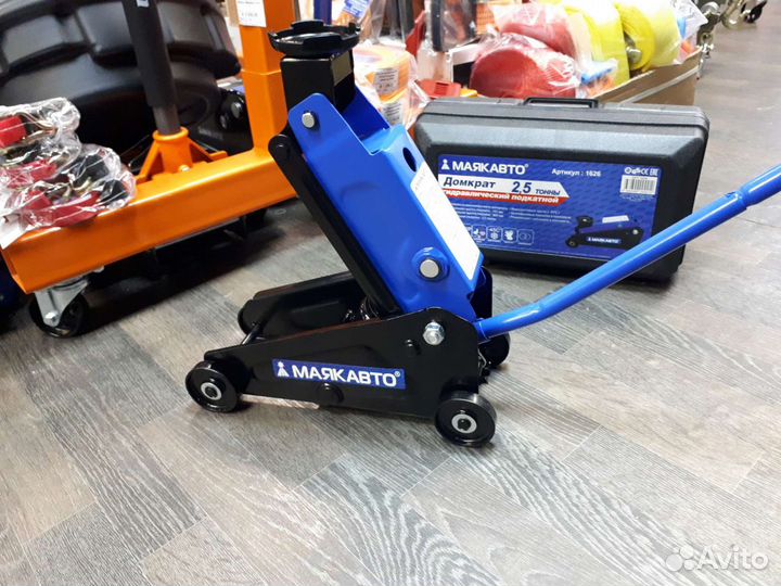 Домкрат подкатной 2.5 Тонны в кейсе Маякавто