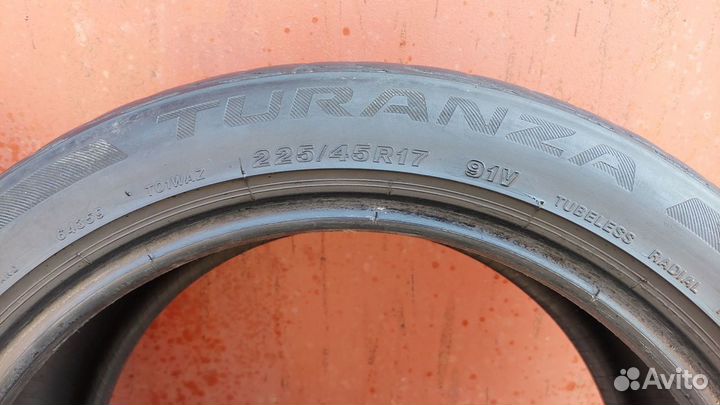 Bridgestone Turanza T001 225/45 R17 V