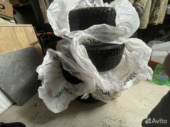 Hankook Winter I'Pike 215/60 R16