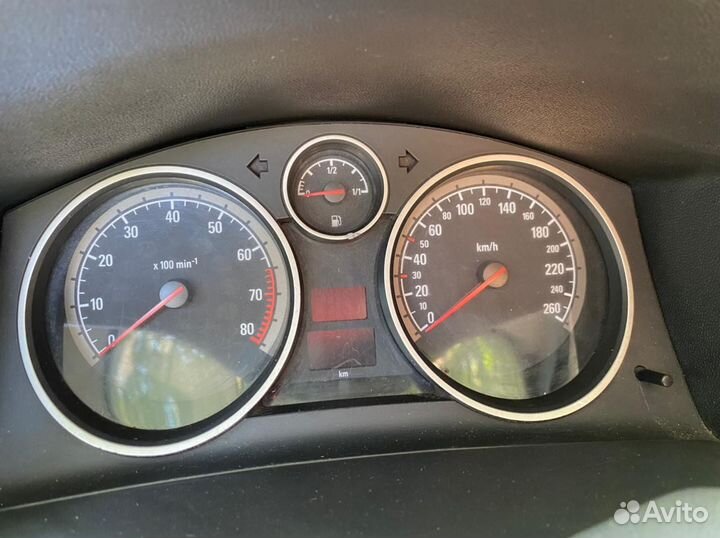 Щиток приборов Opel Astra H