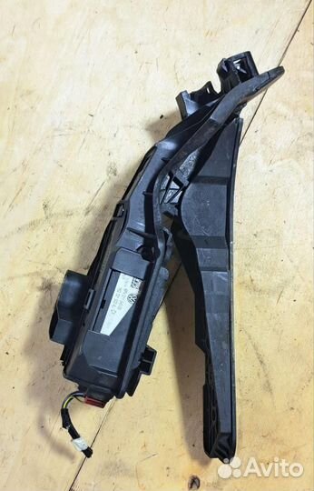 Педаль газа VW Passat (B7) 2011