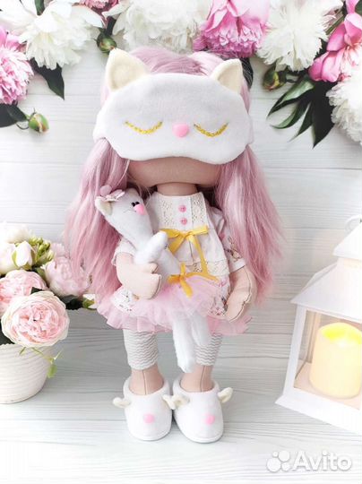 Кукла ручной работы с одеждой