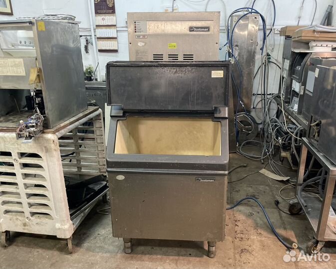 Льдогенератор с бункером