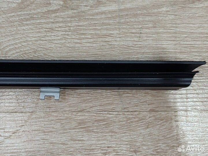 Бархотка стекла передняя правая Bmw X5 Рест E70