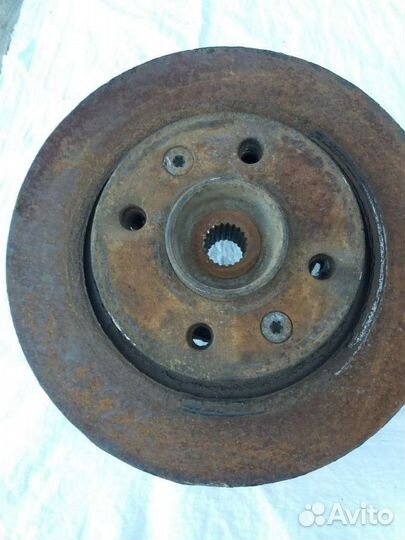 Поворотный кулак левый на renault logan