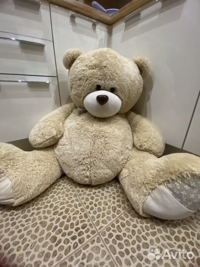 Большой плюшевый мишка