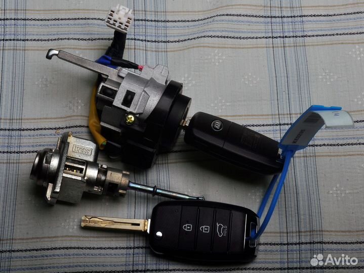 Личинки с 2-мя ключами KIA sportage 81905-F1190