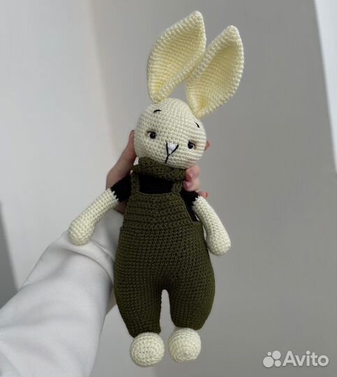 Вязаный заяц ручная работа