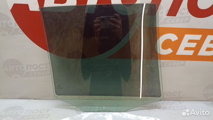 Стекло двери заднее левое Volkswagen Tiguan 5N1