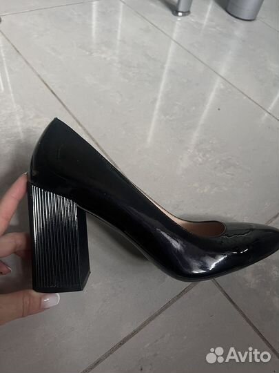 Туфли женские 38 размер черные лаковые