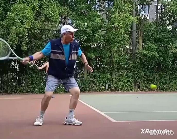 Тренер по большому теннису