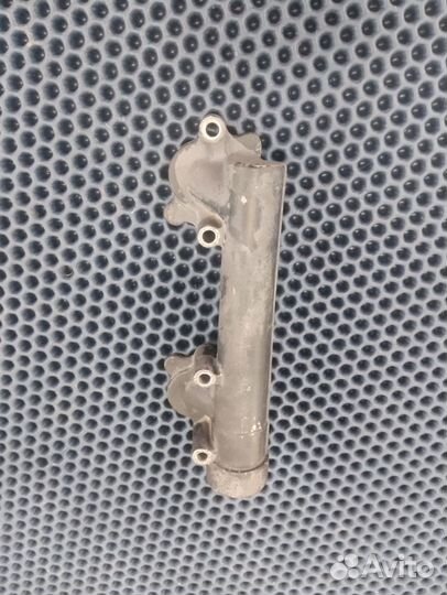 Yamaha FZR750 патрубок охл. жидкости