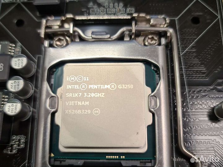 Asus H81M-R (s1150) + CPU g3250 3.2Ghz (много)