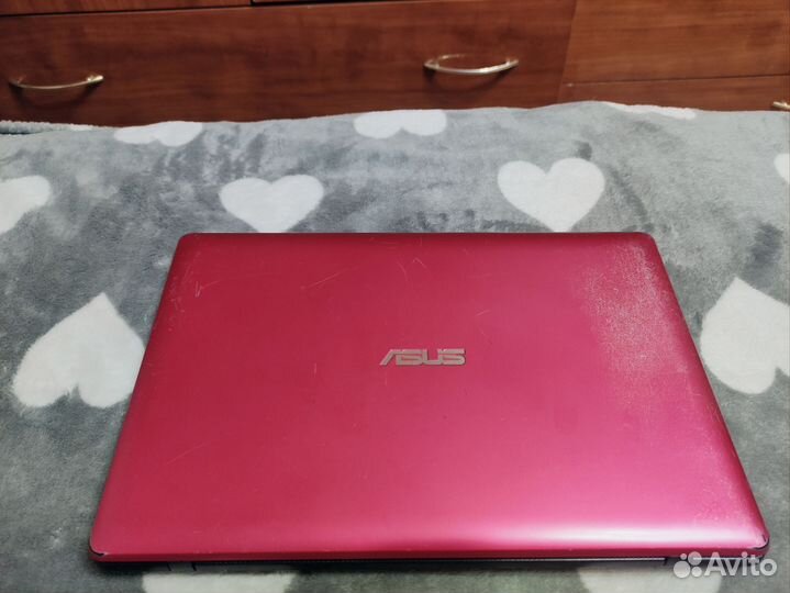 Розовый и шустрый Asus X200M