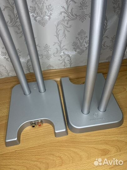 Колонки на стойках Monitor Audio Radius 90